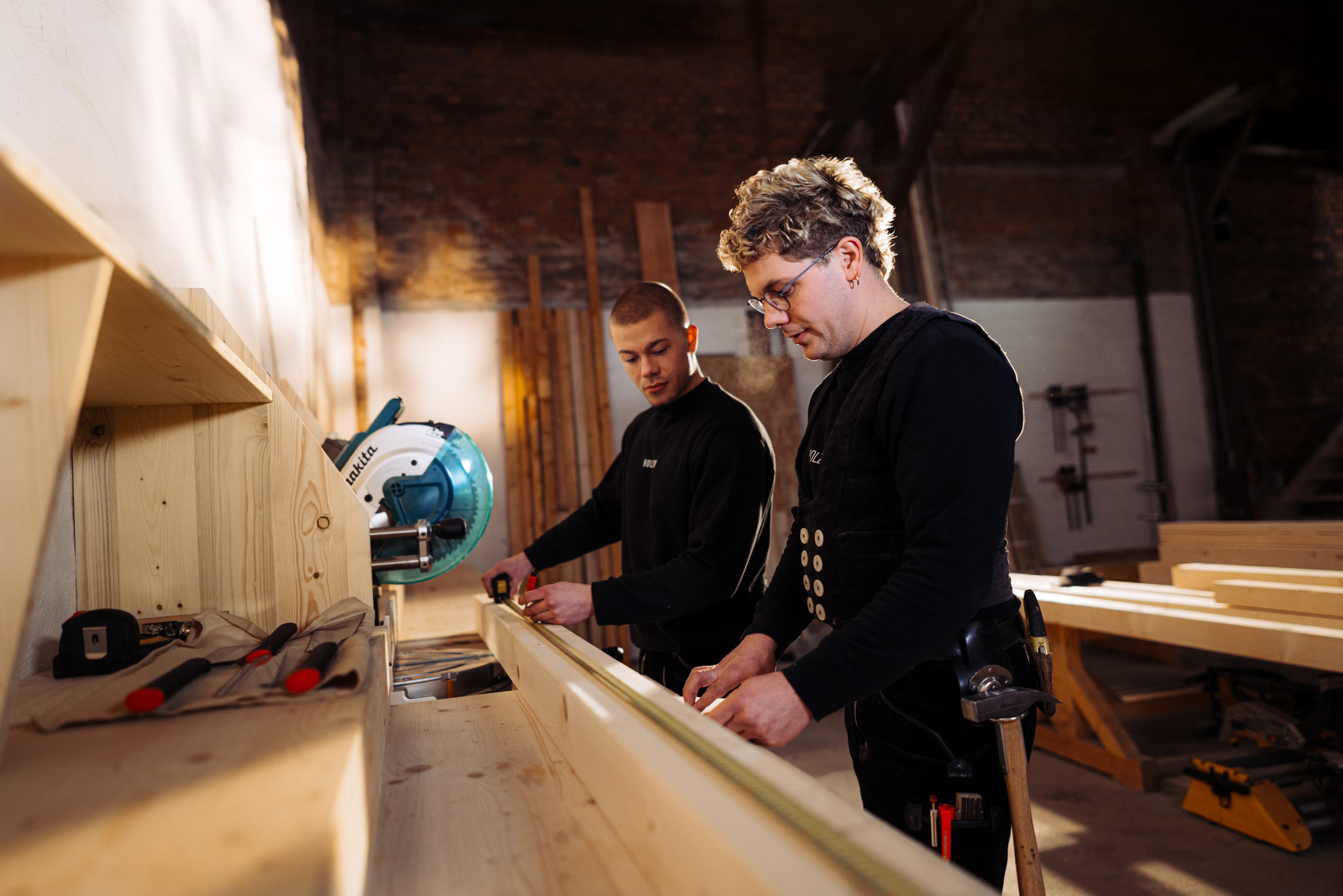 Holzarbeiten in der Zimmerei