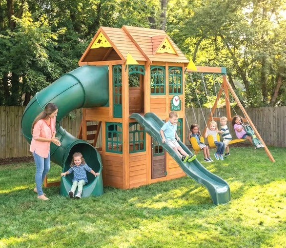 Charleston Lodge playset appears complete