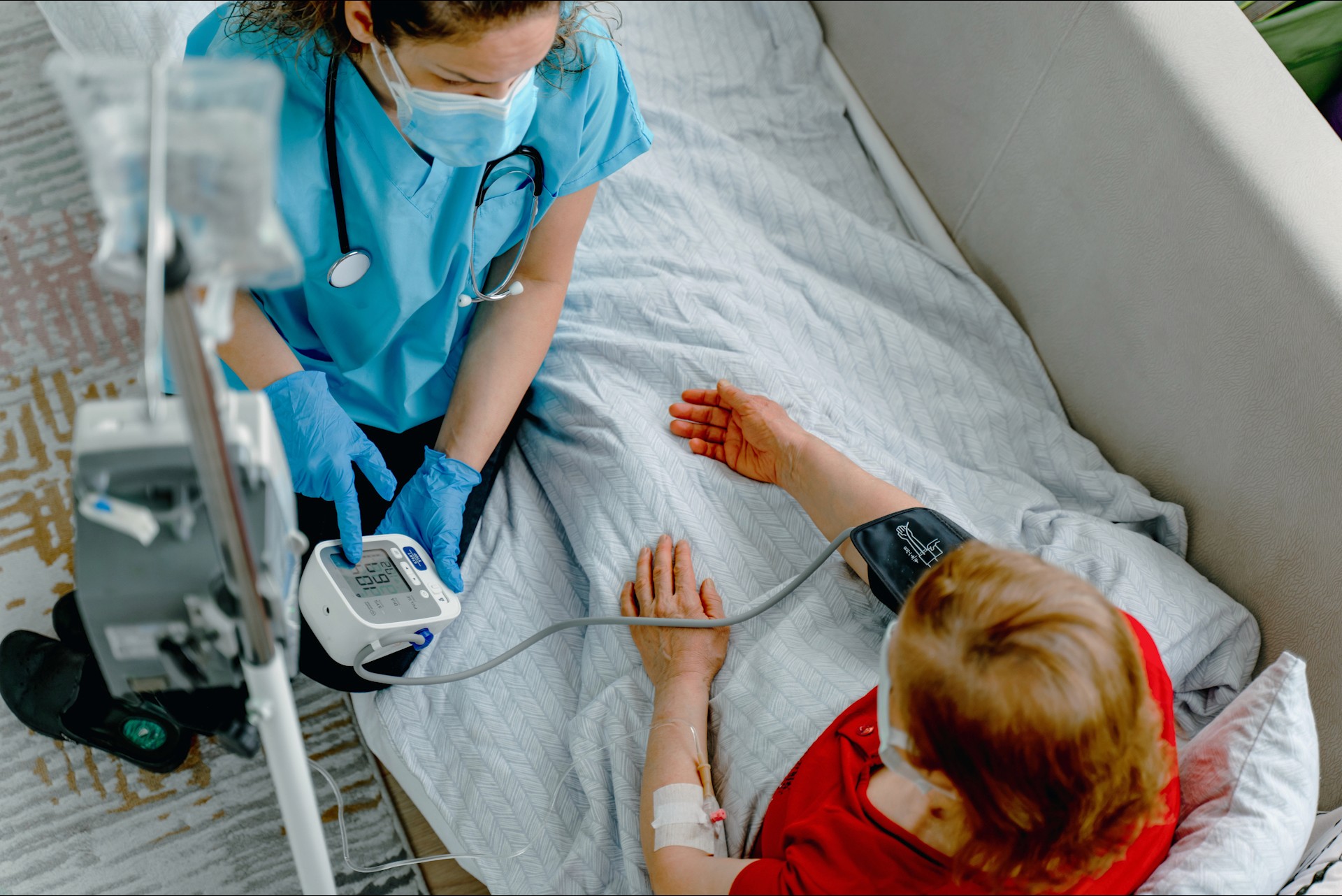 A+P House Calls provider delivering in-home hospice and palliative care to a patient on Long Island, New York