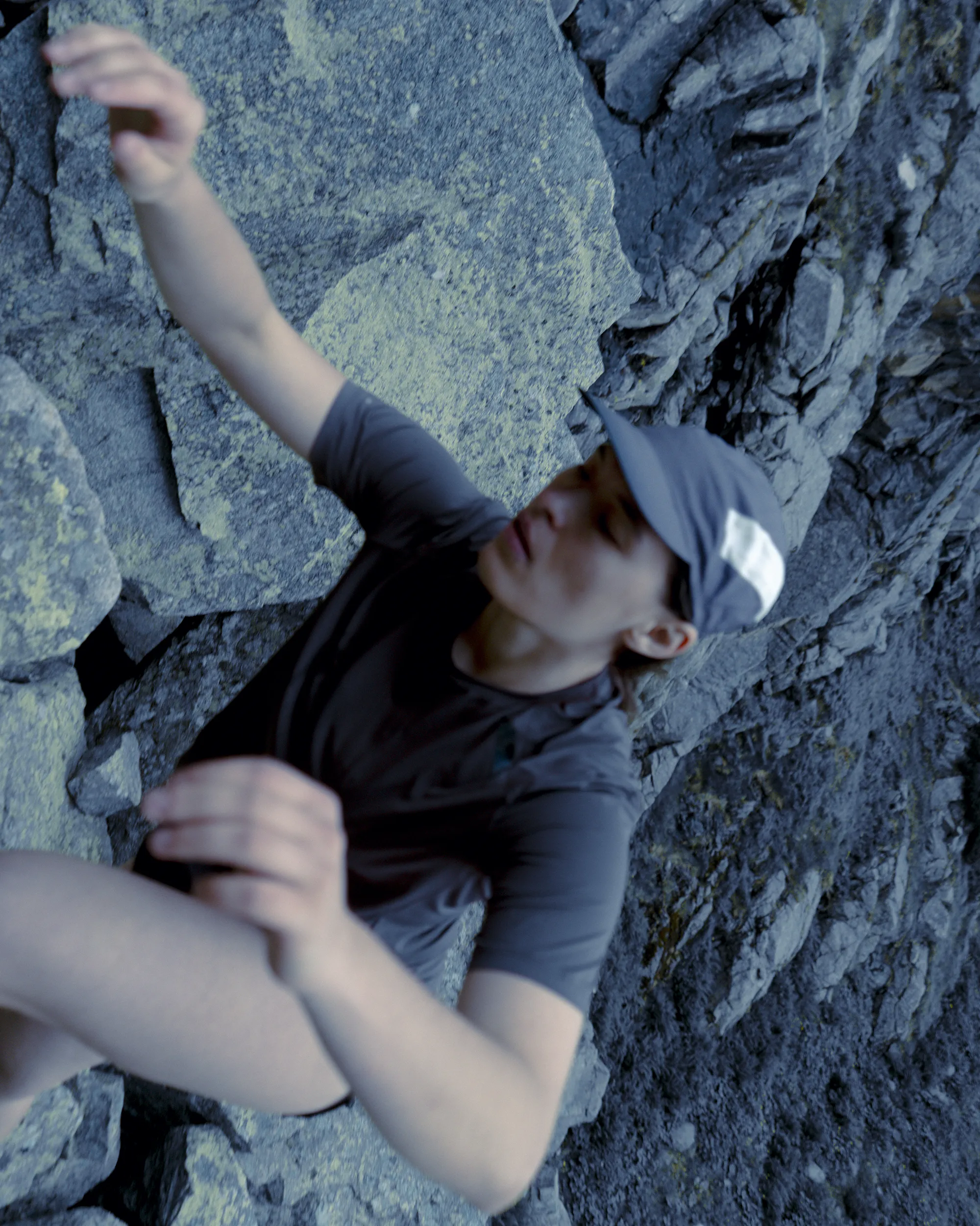 picture of a trail running woman.