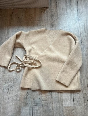 Second model, three pants, three styles generated by AI 