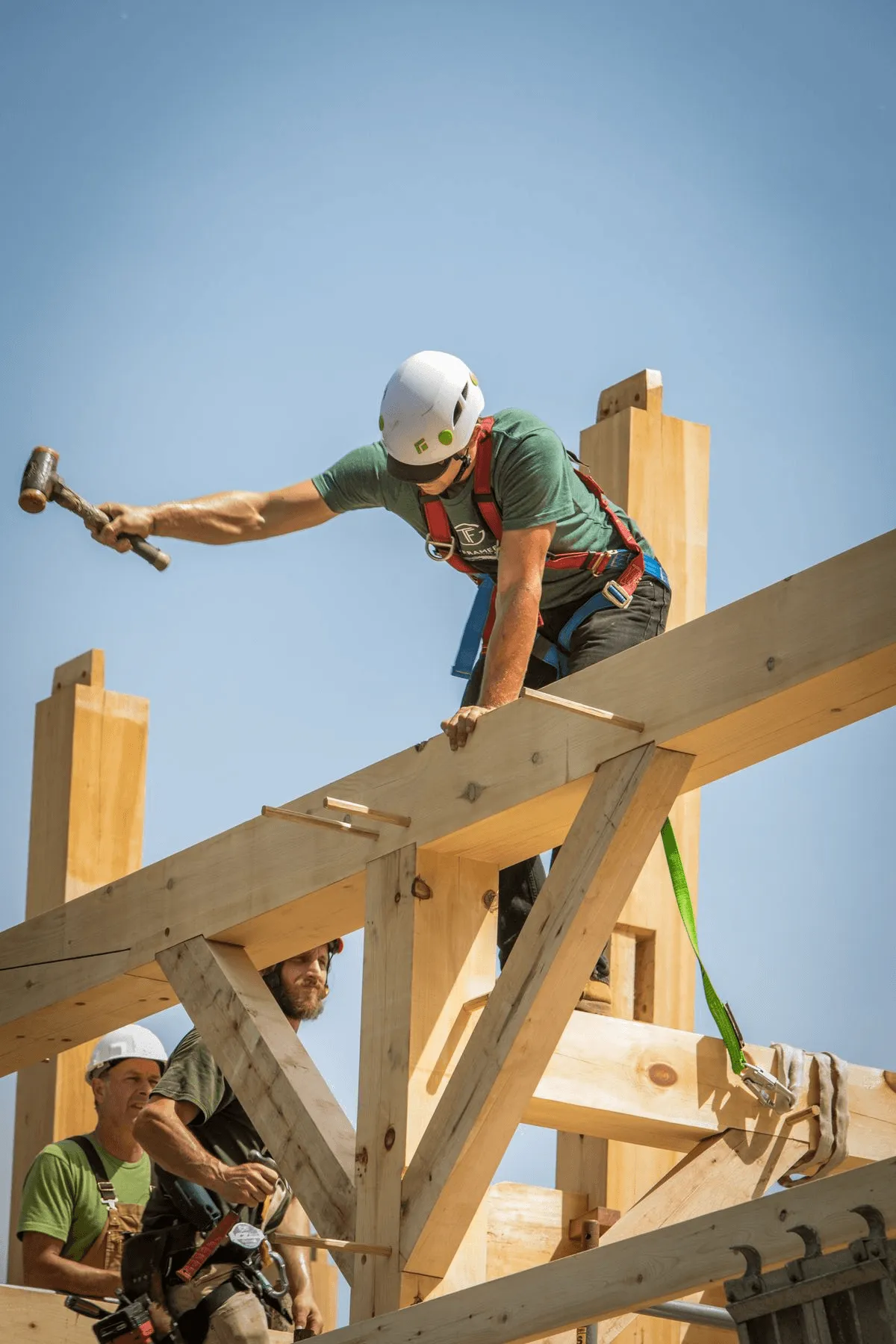 construction workers building home
