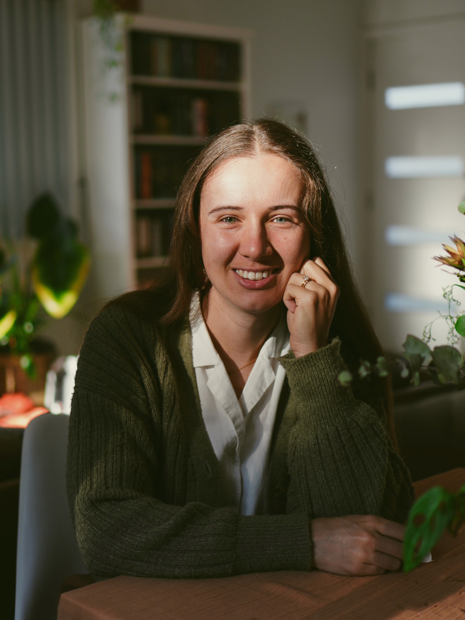 Portrait of Erin Middleton, freelance book editor specialising in fantasy and science fiction novels.