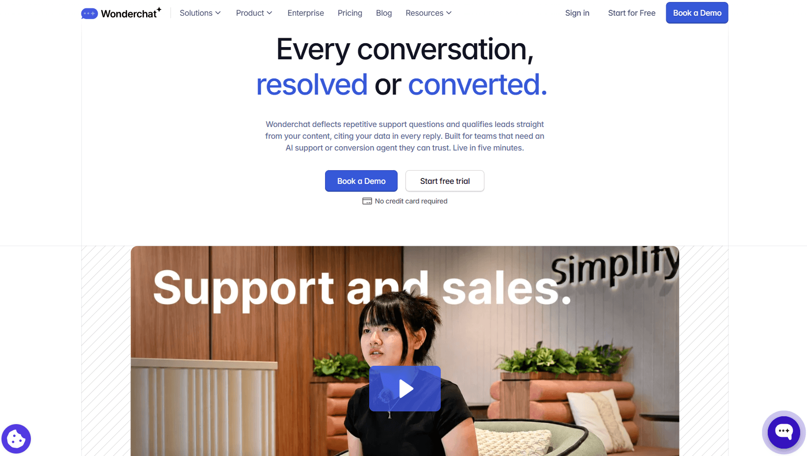 Wonderchat homepage showing the “Every conversation, resolved or converted” headline with demo and free-trial buttons