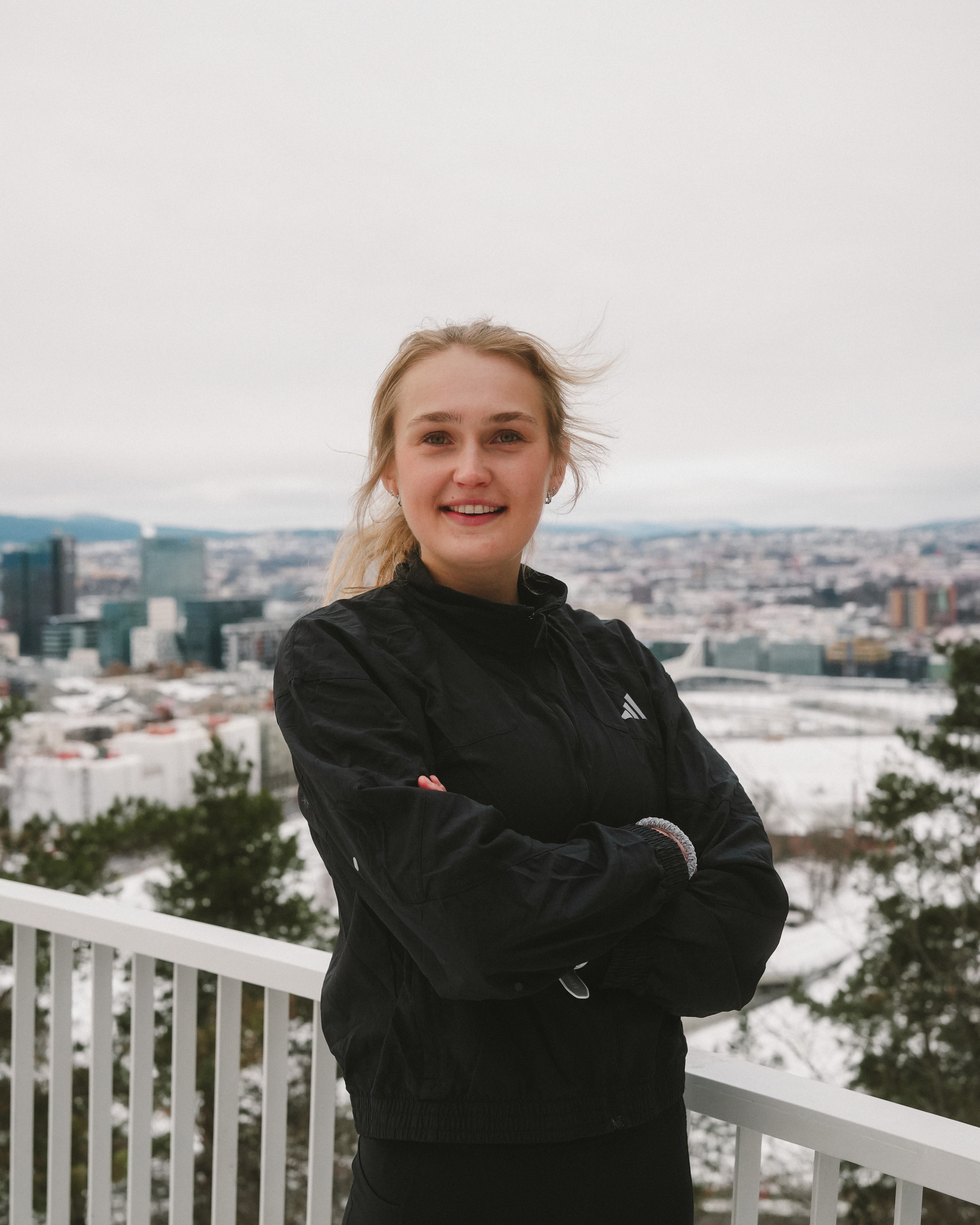 Concetrated triathlete grayscale