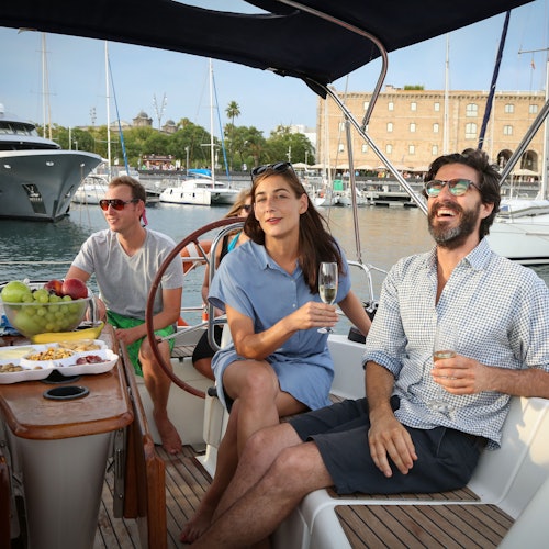 Hãy tận hưởng thời gian của bạn tại Barcelona với trải nghiệm chèo thuyền của chúng tôi