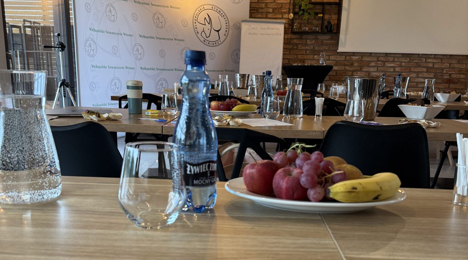 organizacja szkolenia przygotowanie sali catering i ustawienie stołów