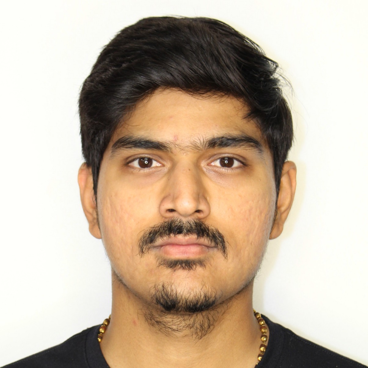 headshot of physiotherapist Arshdip Kainth at Redux Movement