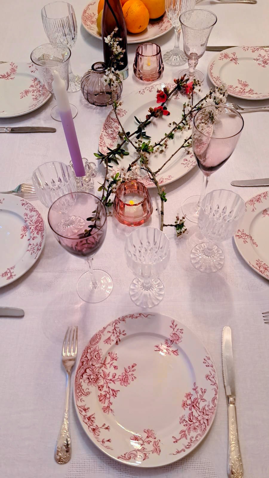 Image d'une disposition de table avec thème rose.