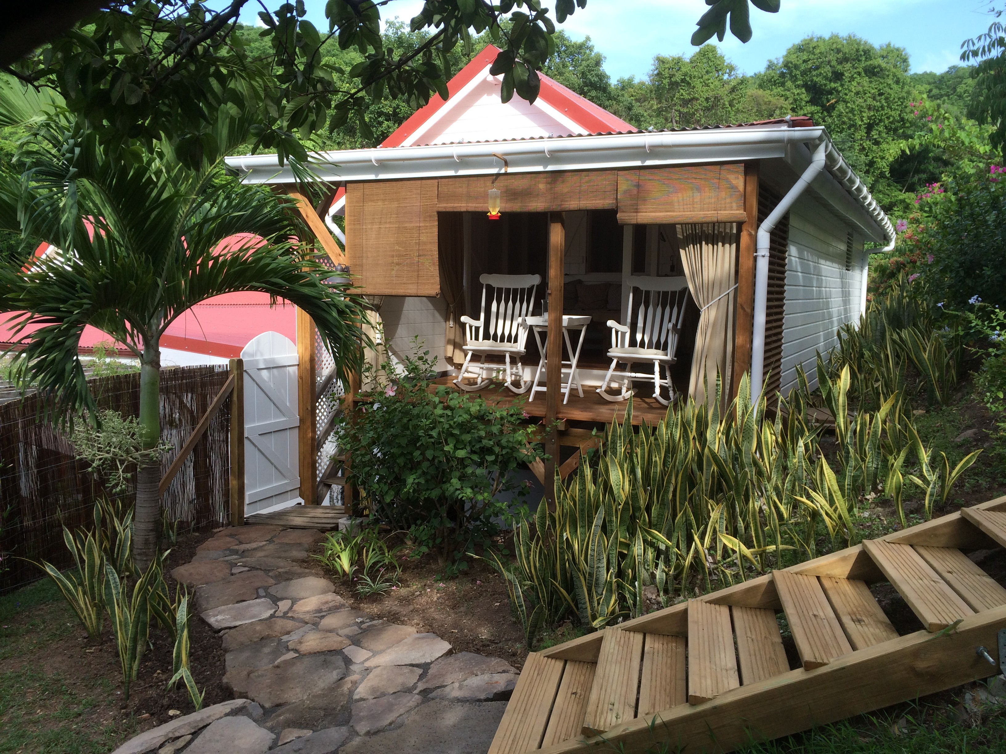 Country lodge avec terrasse privative au coeur d'un jardin tropicale en Guadeloupe