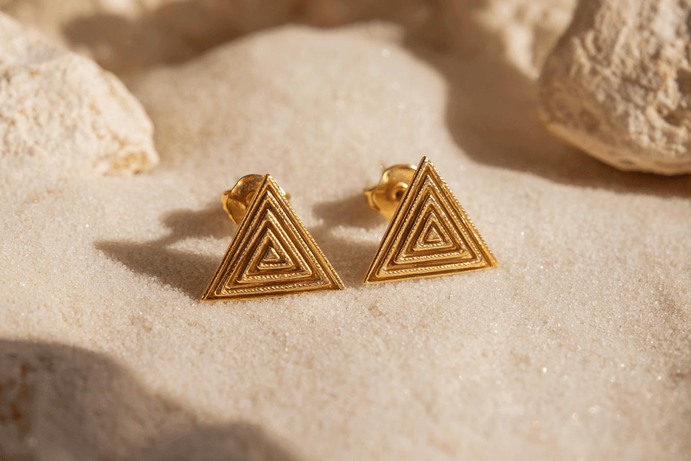 Spirale Studs in 18k yellow gold — Reflet earrings