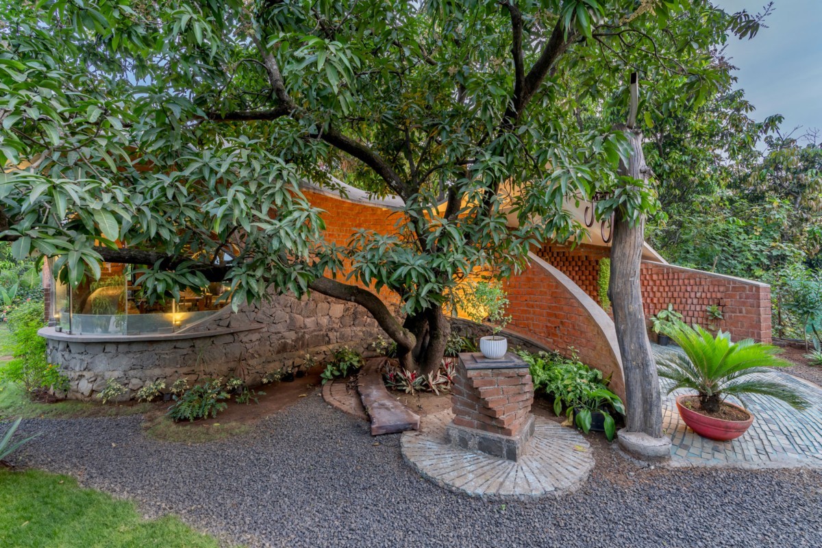 Biophilic farmhouse in Alibag, Near Mumbai, India