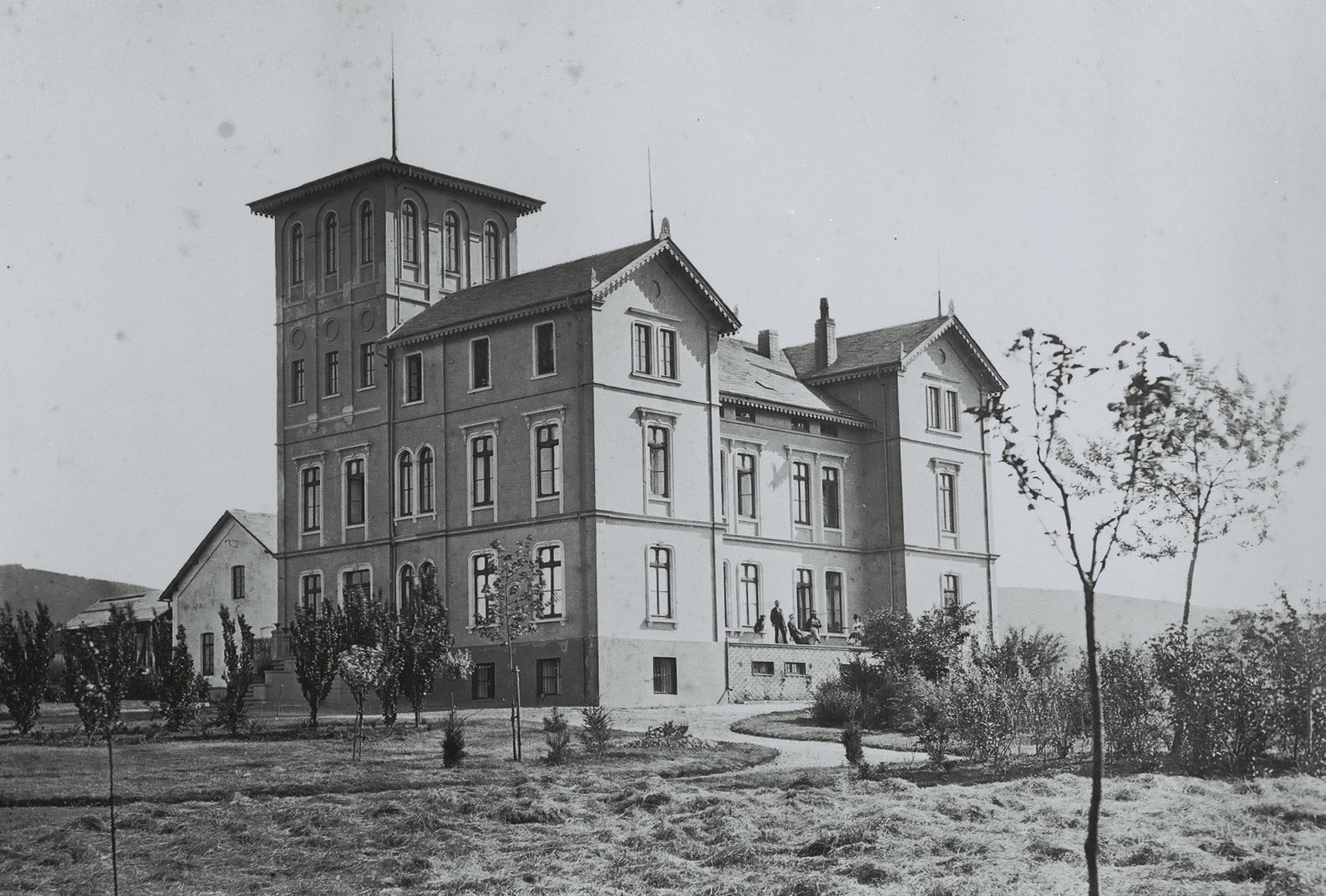 Weiße Villa um 1870