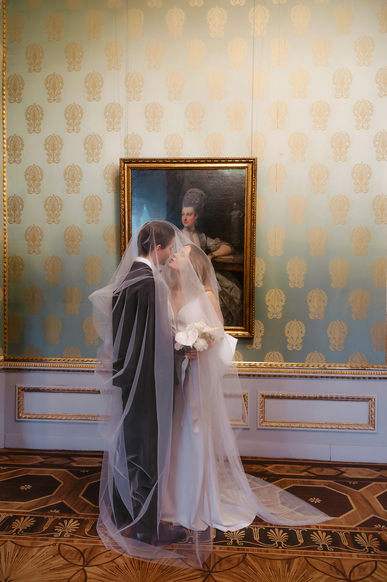 Braut vor Trauung Hochzeit Niederösterreich Schloss Walpersdorf