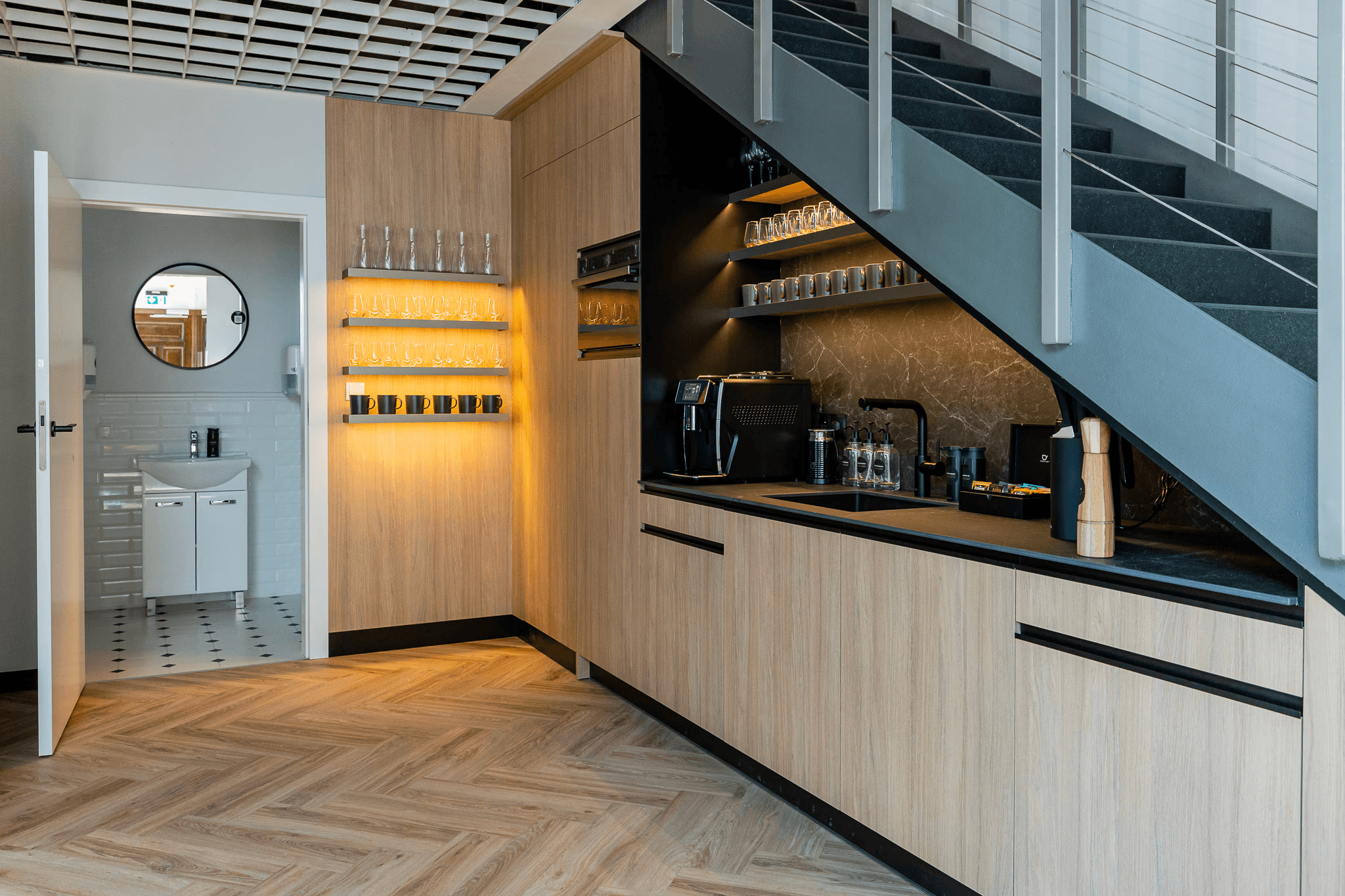 czym jest biuro serwisowane 2 - poznańska 37