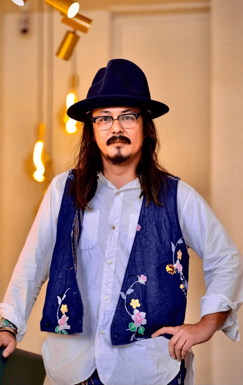 Japanese knot with three intertwined loops