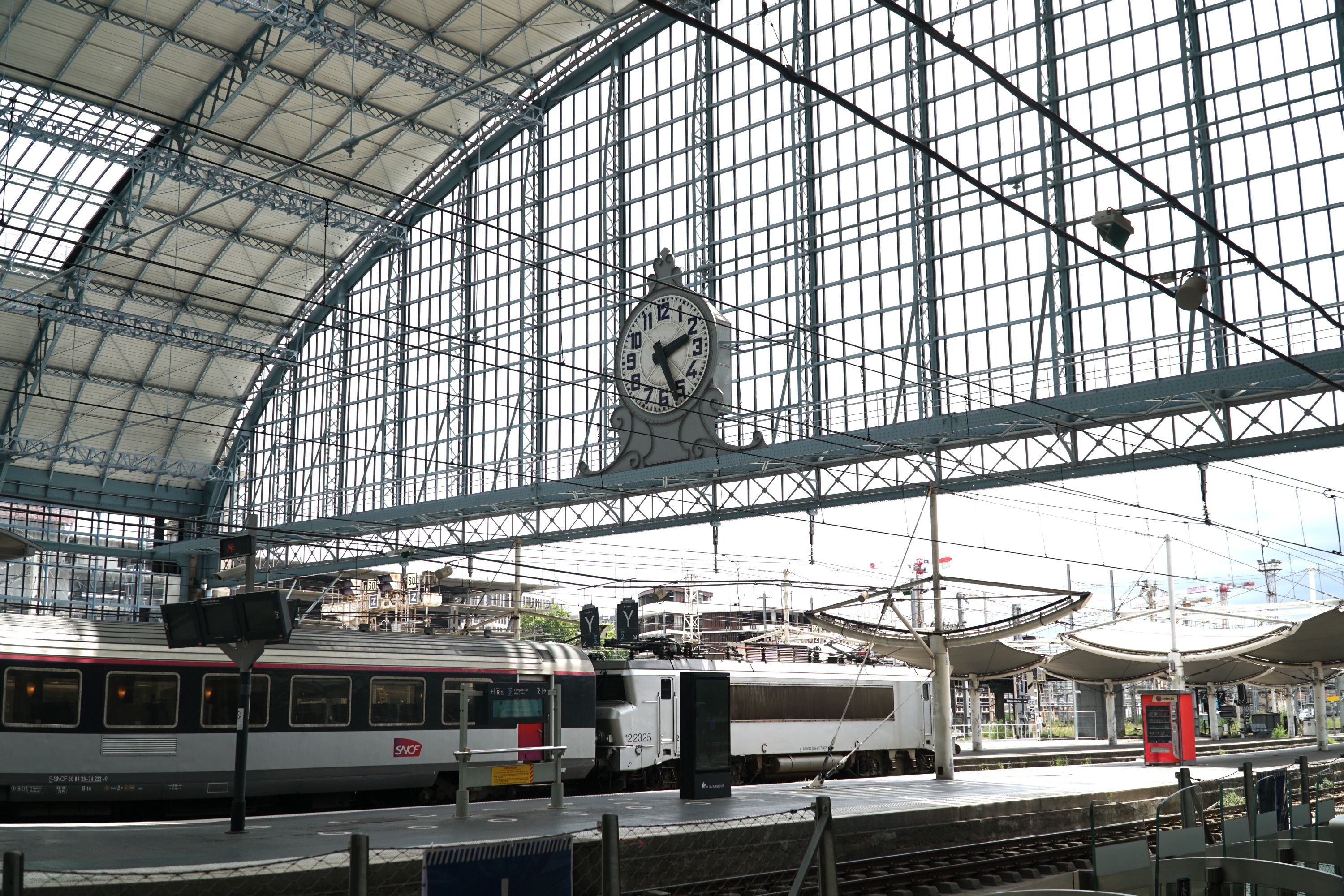 Bordeaux station interior image