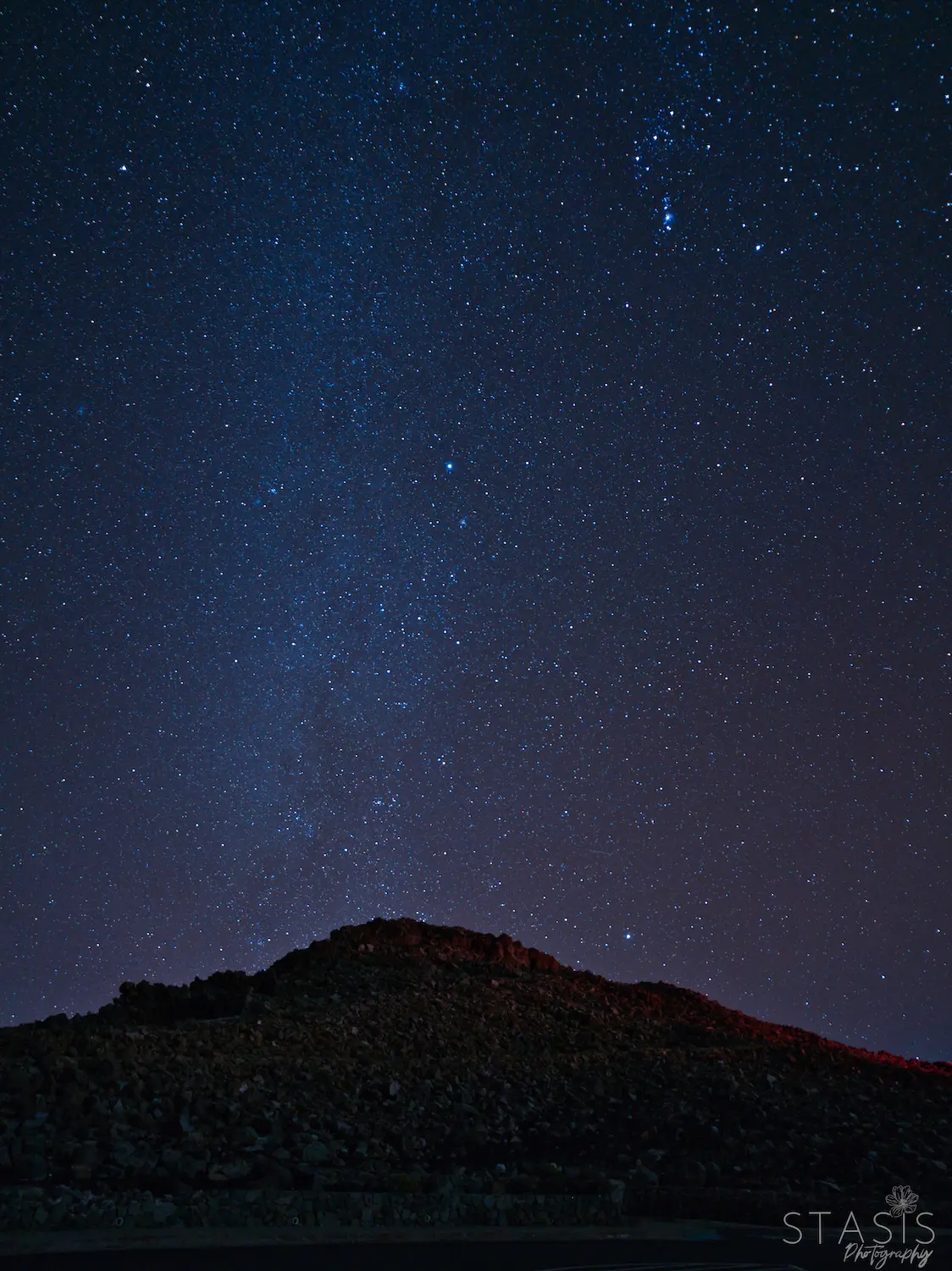 stars in the milky way over a hill on top of haleakala in maui taken by professional travelling photographer