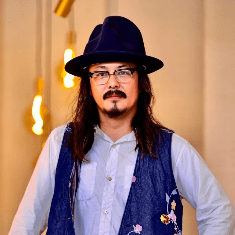 Japanese knot with three intertwined loops