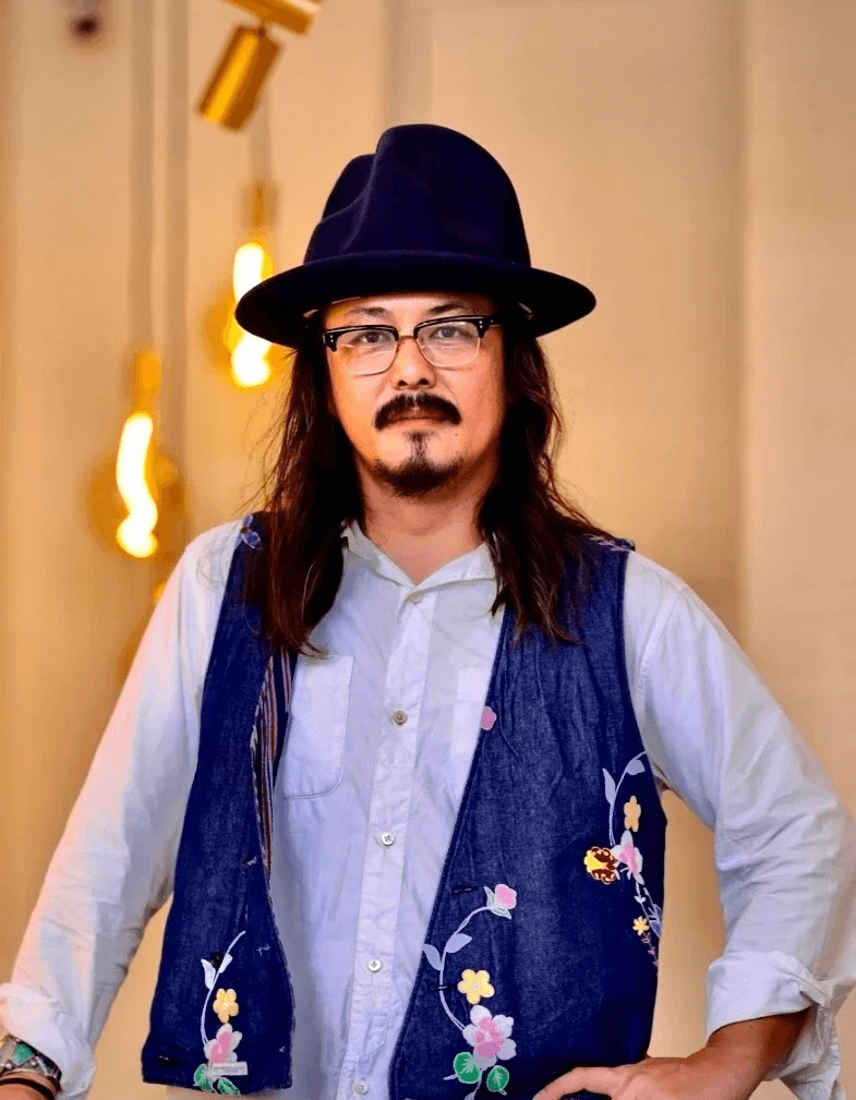 Japanese knot with three intertwined loops