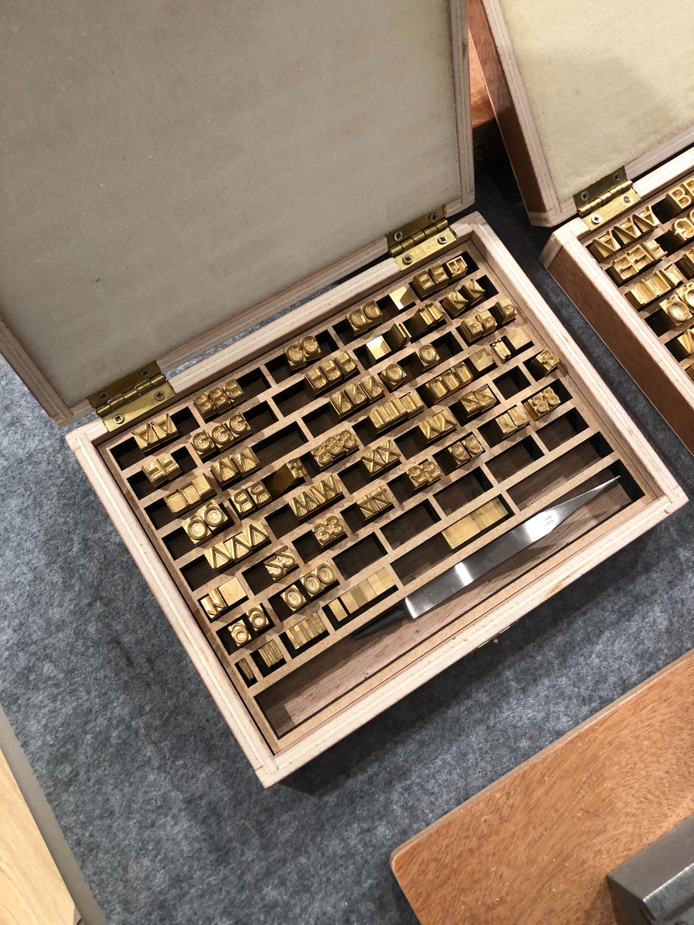 A case of metal type