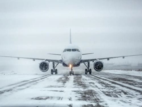 Can Airplanes Land and Take Off When It's Snowing?